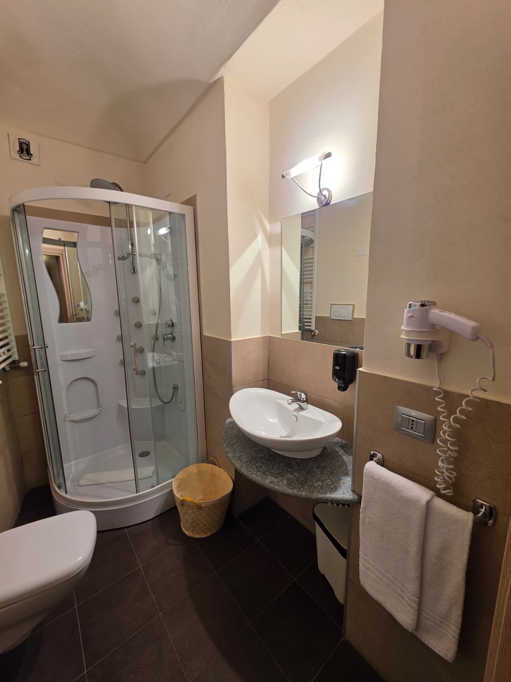 Camera Premium &middot; vista bagno